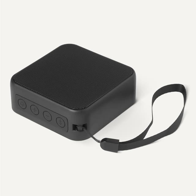 Detalle 2 de Amazon Basics Portable Wireless Bluetooth 5.3 Speaker (Compact, 6h runtime, IPX5) – Black