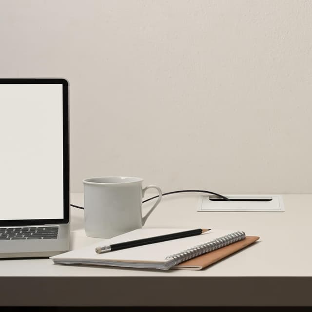 Detalle 1 de Emuca Pasacables para Mesa, Rectangular, 160x80mm, Aluminio ⚙