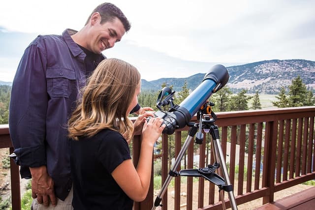 Detalle 2 de Celestron Inspire 100AZ refractor telescope with built-in smartphone adapter (22403)