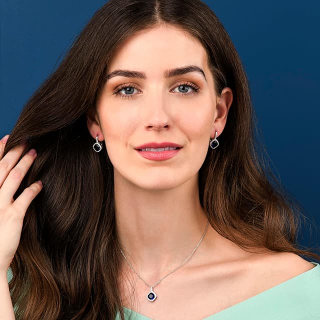 Detalle de Diamond Treats boucles d’oreilles pendantes en argent 925 taille coussin avec pierres bleues