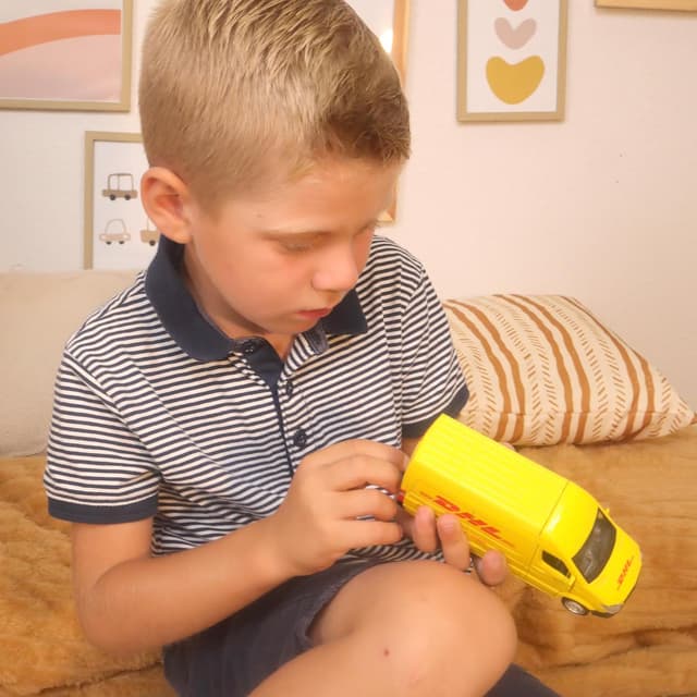 Thumbnail 3 de Camion DHL rétro-friction 1/36 🚚