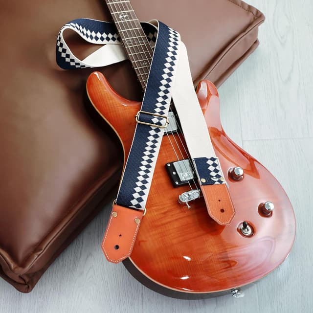 Detalle de Nefelibata Gitarrengurt mit verdickten Leder-Enden (pflanzlich gegerbtes Rindsleder) für Akustik, Bass & E-Gitarre