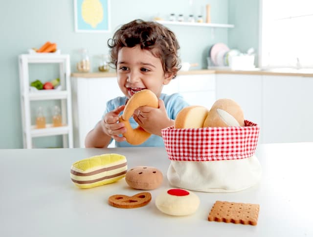 Detalle de Hape E3168 Toddler Bread Basket soft food toy set for pretend play (3+ years)