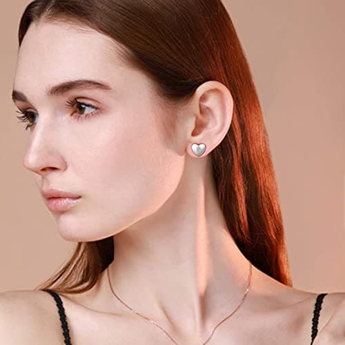 Detalle de Pendientes de plata de ley 925 Jrêveinfini con iniciales y corazón (letra pequeña) e hipoalergénicos