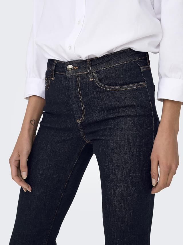 Detalle de ONLY Female Flared-fit Jeans ONLBLUSH mit mittlerer Taille