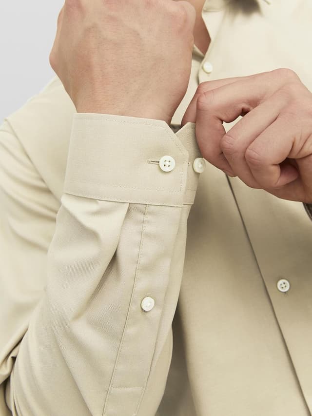 Detalle de JACK & JONES Shirt Slim Fit: la camicia slim fit dal tocco morbido