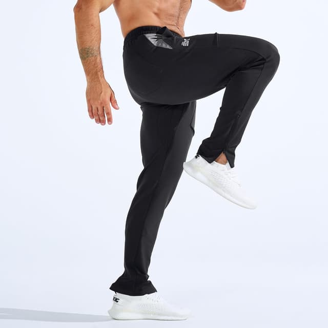 Detalle 2 de BROKIG Mens Zero Armor Gym Jogger Bottoms with ankle zips and zipped pockets