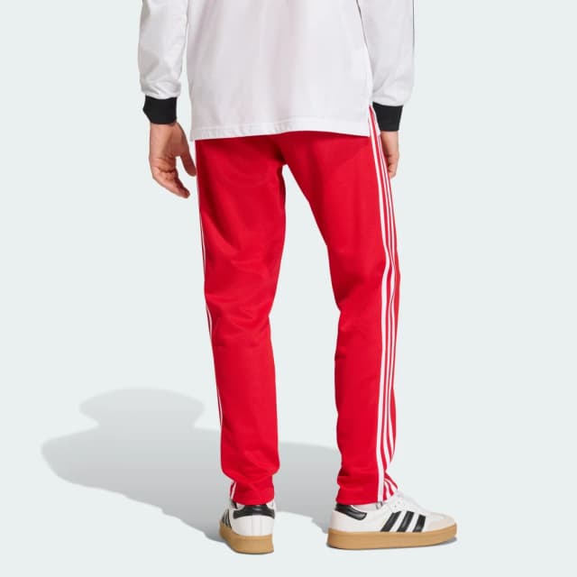 Detalle 2 de Pantalón Adidas PANTALÓN CLASSIC rojo para un look cómodo y diario