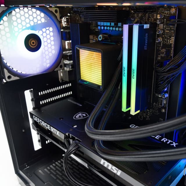 Detalle 2 de pccom-pccom Ultimate Ryzen 7 7800X3D 32GB