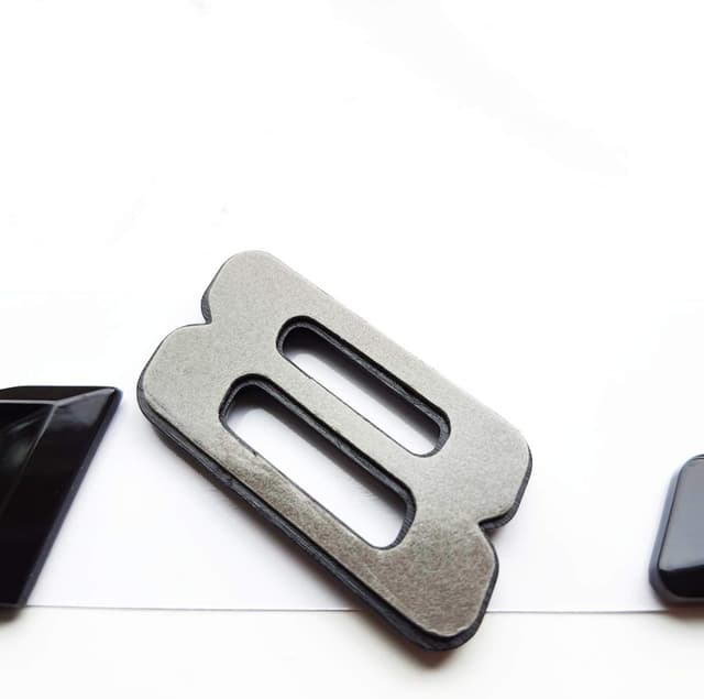 Detalle 1 de MCK Auto 118d Black Glossy Boot Logo