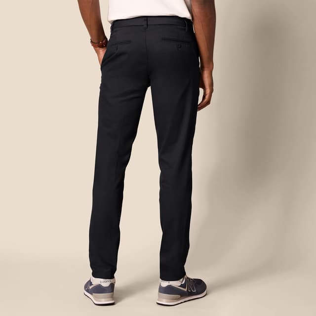Detalle 2 de Amazon Essentials Men’s Wrinkle-Resistant Stretch Slim-Fit Chino Pants (Flat-Front, No Pleats)