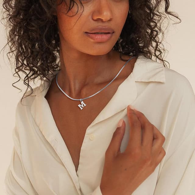 Detalle de Esmoly Iniziale Collana Donna Oro 14K Choker con lettera A-Z (16+2 inches) idea regalo