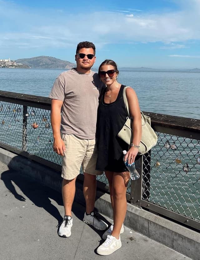 Thumbnail 6 de Zhiyouni Women’s Sleeveless V-Neck Mini Dress with Built-In Shorts