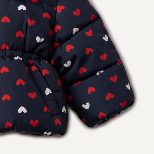 Detalle de Amazon Essentials Girls Water-Resistant Hooded Puffer Jacket (with removable hood)