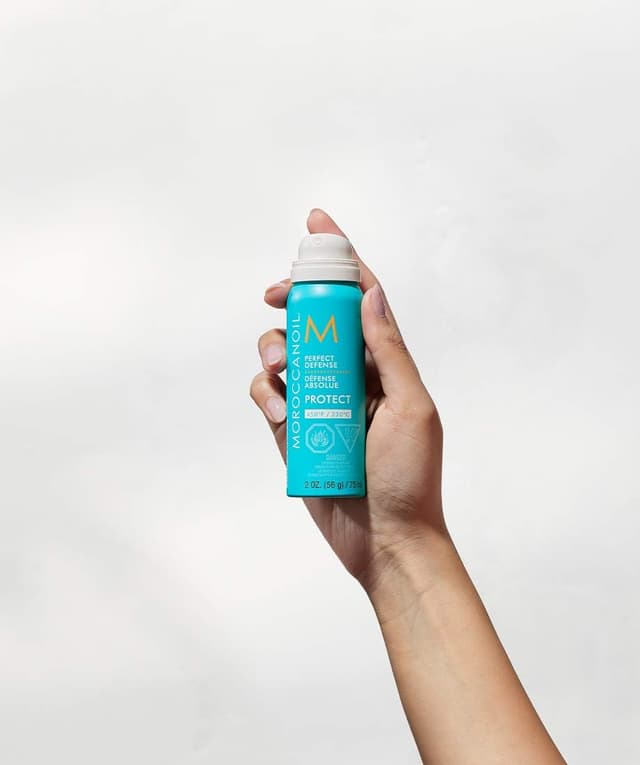 Detalle 1 de Moroccanoil Perfect Defense styling product for strong, frizz-fighting hold