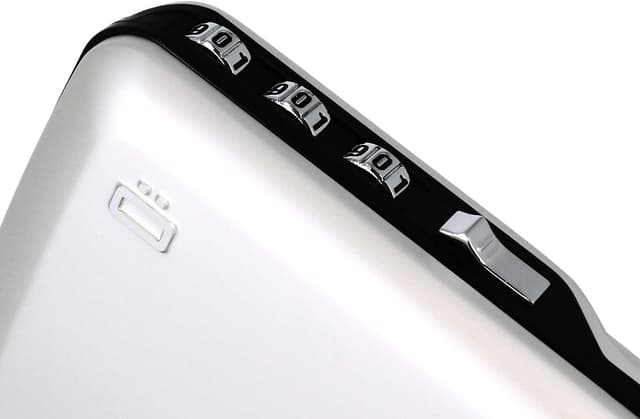 Detalle 2 de ÖGON -DESIGNS- Code Wallet Aluminium-Geldbörse mit Zahlenschloss, RFID- und Anti-Entmagnetisierungsschutz