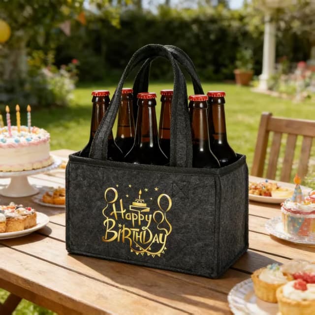 Detalle 2 de Ani cy Männerhandtasche Bier als witziges Geburtstagsgeschenk mit „HAPPY BIRTHDAY“ (Filz-Flaschentasche)