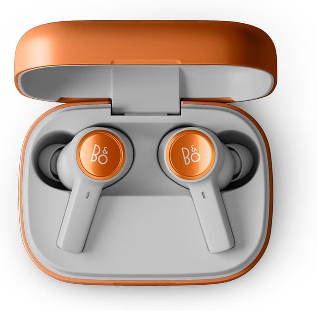 Detalle 2 de Bang & Olufsen Beoplay Eleven wireless earbuds (Copper Tone) with improved noise cancellation