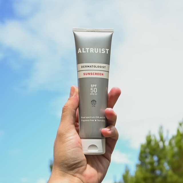 Detalle de ALTRUIST Suncreen SPF50 100 ml: protezione solare high-performance senza profumo