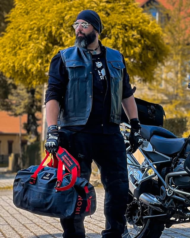 Detalle 2 de BORLENI Borsa da moto impermeabile 70L con rolltop e sistema MOLLE