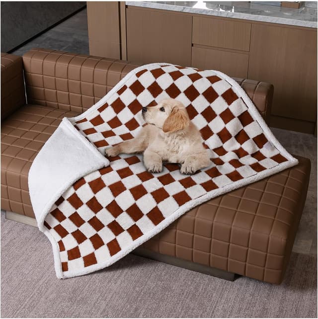Detalle 2 de Waterproof Pet Blanket in Brown Check (Jacquard Shag & Sherpa Fleece) — reversible sofa and bed throw for dogs and cats