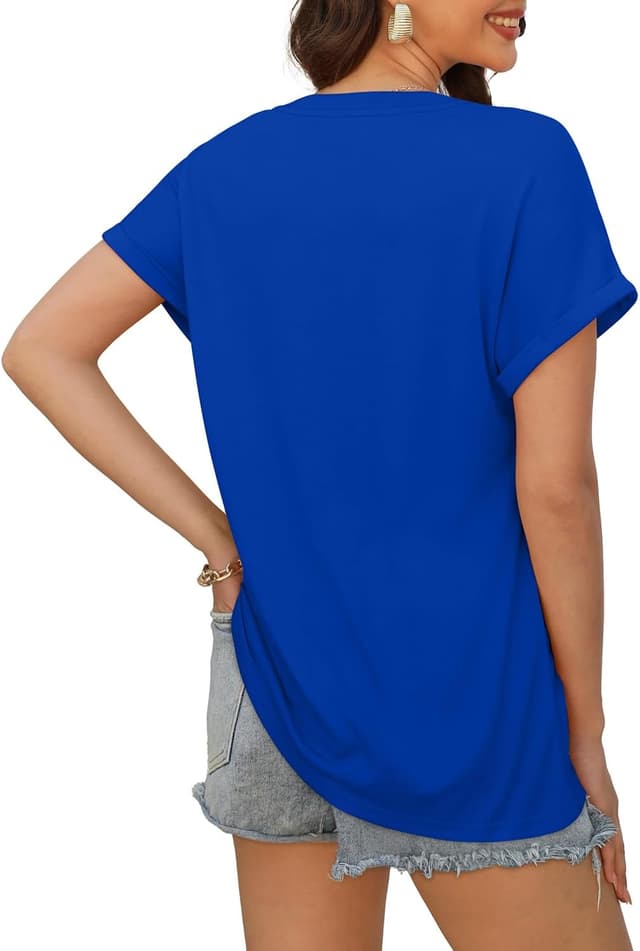 Detalle de Aokosor women’s V-neck rolled-sleeve t-shirt top (polyester/rayon/spandex blend)