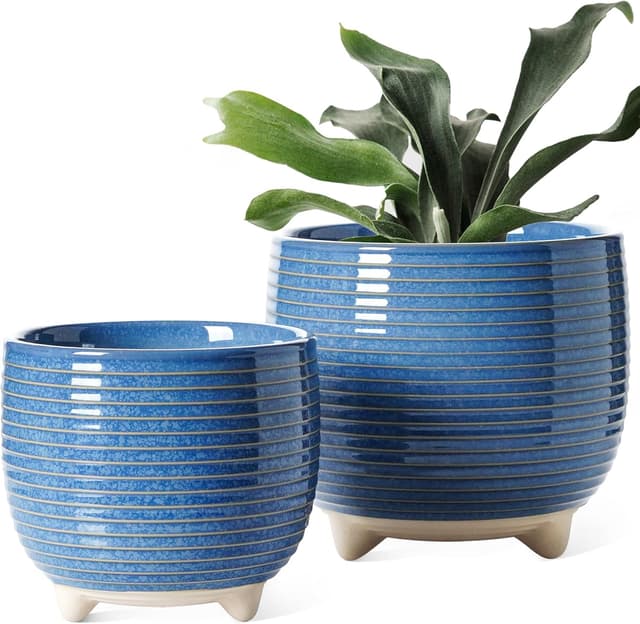 Detalle de LE TAUCI Ceramic Plant Pots (12cm & 16cm footed planters) with drainage – reactive glaze blue