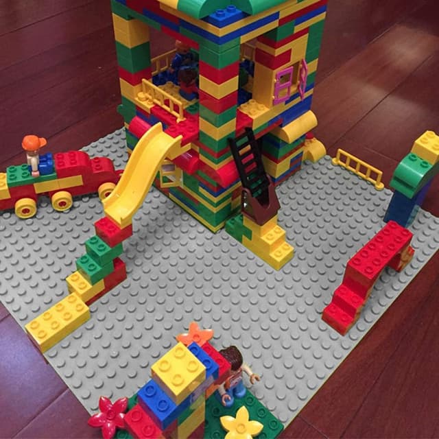 Detalle 2 de Lekebaby Classic 10" x 10" Baseplates (Pack of 12) in Grey, Compatible Building Brick Base Plates