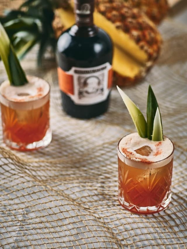 Detalle 2 de Diplomático Mantuano Ron Añejo Premium 70cl 🥃