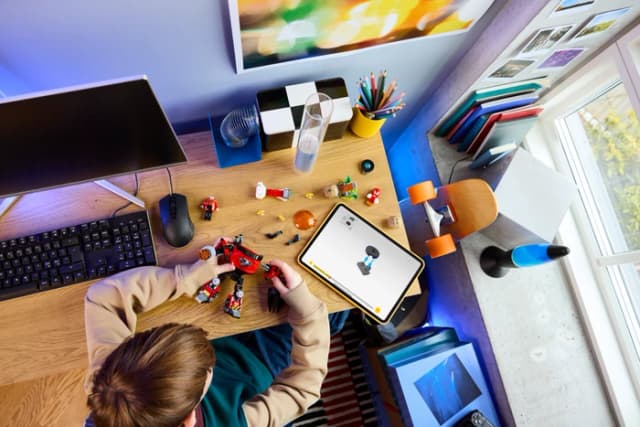 Detalle 2 de LEGO Sonic the Hedgehog Knuckles vs. Dr. Eggmans Egg Crusher Mech (77005)