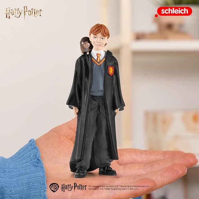 Detalle 1 de Schleich 42634 Ron Weasley & Scabbers Figura Wizarding 🧙