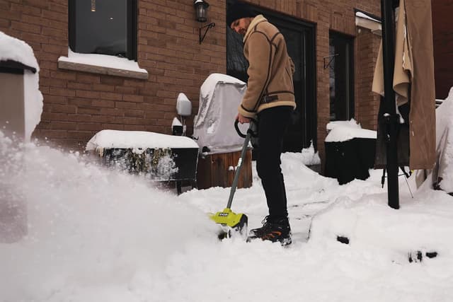 Thumbnail 6 de Ryobi RY18ST25A-0 Spazzaneve 25 cm