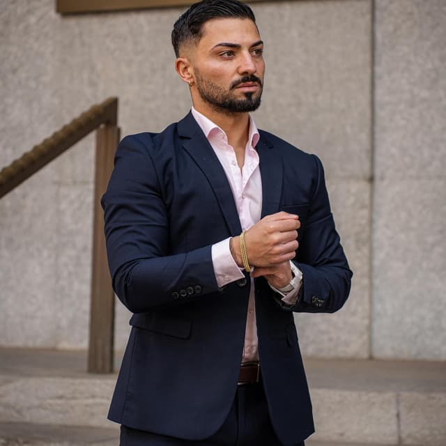 Detalle de SERASAR Premium Edelstahl-Armband für Herren (316L) – wasserfest, sicherer Verschluss, 3 Farben inkl. Schmuckschachtel