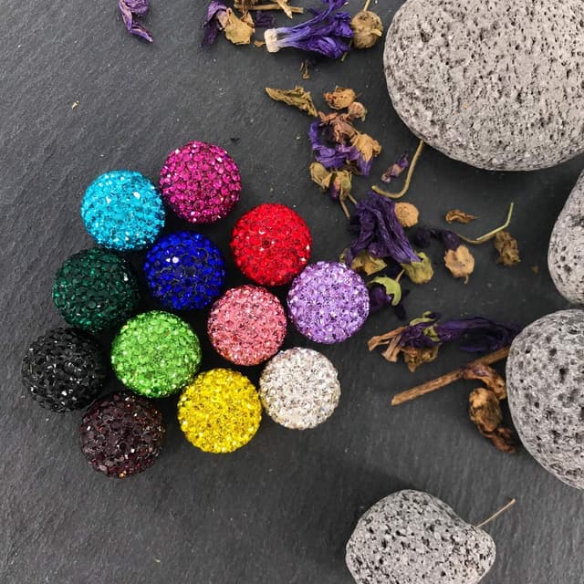 Detalle 2 de Catenina donna in acciaio inox Morella da 70 cm con ciondolo a cuore e sfera da 16 mm