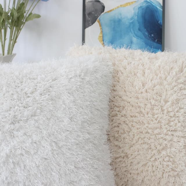 Detalle de OYIMUA Sherpa & silk-style faux fur cushion covers (50cm x 50cm), beige, set of 2