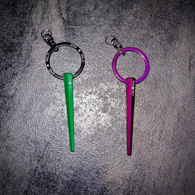 Detalle de OG J POKER Schlüsselanhänger-Zubehör für Raucher mit OG MILO-Logo