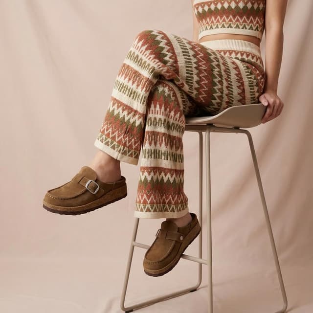 Detalle 2 de CUSHIONAIRE Women's Hobby Leather Clog with Cork Footbed 👡