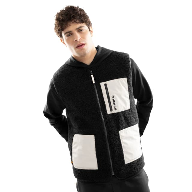 Detalle de Siroko Tromso — chaleco reversible de sherpa y acolchado para hombre