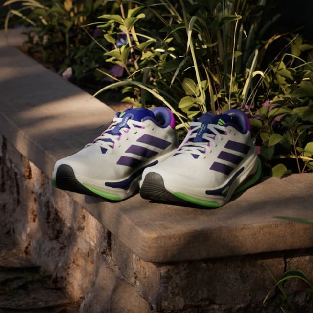 Detalle 2 de adidas Supernova Prima 2: zapatilla blanca para entrenar con comodidad diaria