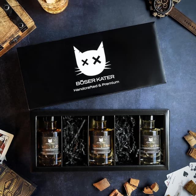 Detalle 2 de BÖSER KATER Whisky Tasting Set (3×0,1 l, 40% Vol) in hochwertiger Geschenkbox – Bourbon, Blended Malt & Butterscotch Likör