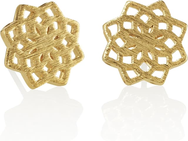 Detalle de Orecchini Namana con Mandala a perno, finitura spazzolata e perni senza nichel e senza piombo