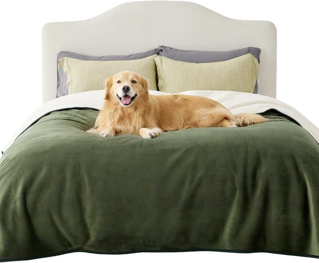 Detalle de LE SURE Waterproof Fleece Blanket (229x218cm) – reversible Sherpa & flannel throw in olive green