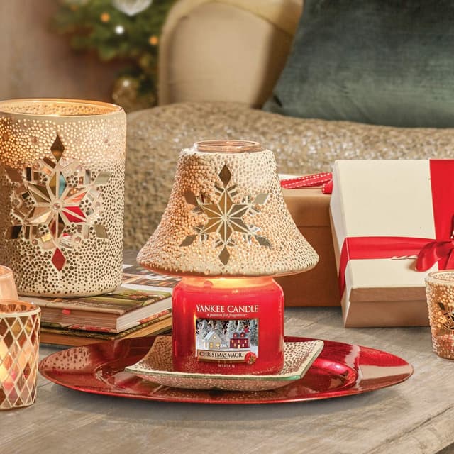 Detalle 2 de Yankee Candle Magie de Noël 75 h 🕯