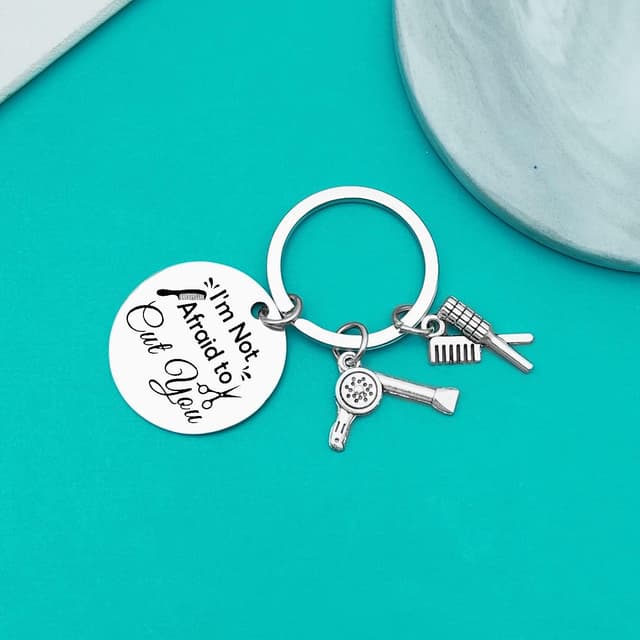 Detalle 2 de Ximalun Hairdresser Keyring – engraved hair stylist gift with “I’m Not Afraid to Cut You”