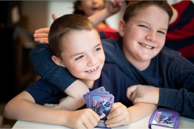 Detalle de Top Trumps Giochi di Carte Fortnite (non ufficiale) – Briscola per 2 o più giocatori, età 12+