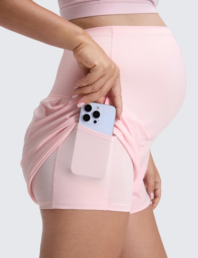 Detalle 1 de CRZ YOGA 2 in 1 Maternity Workout Shorts (3 inch) – over-bump split running, yoga and casual wear