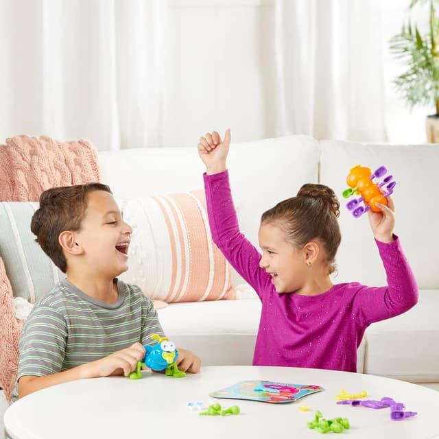 Thumbnail 3 de Hasbro Cootie Bug-Building Game