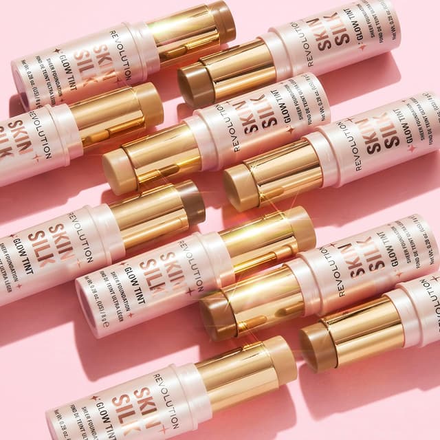 Detalle de Revolution Skin Silk Glow Tint Transparenter Foundation Stick – Deep Neutral, 8 g