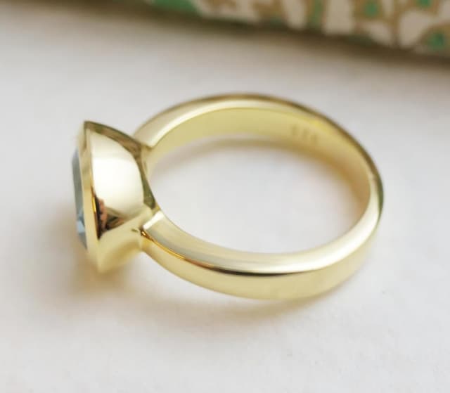 Thumbnail 6 de Sophia Rose Jewellery Oval Blautopas Ring (8x10 mm) aus Sterlingsilber vergoldet – Größe US 7