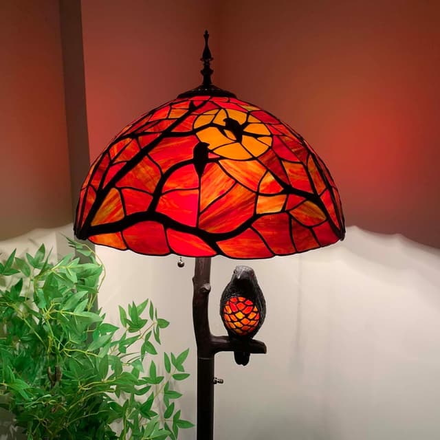 Detalle de Bieye L30936 Ravens Tiffany-style stained glass floor lamp with night light, 65 inches (Black/Red)
